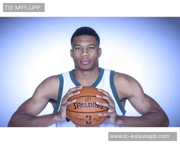 字母哥母亲社媒分享儿子热火球馆旧照引发球迷热议